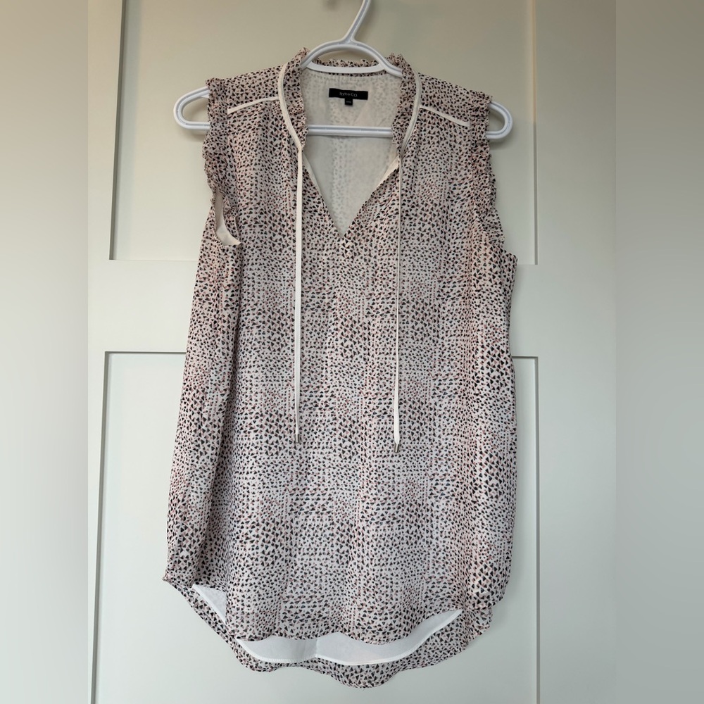 Sleeveless Patterned Blouse